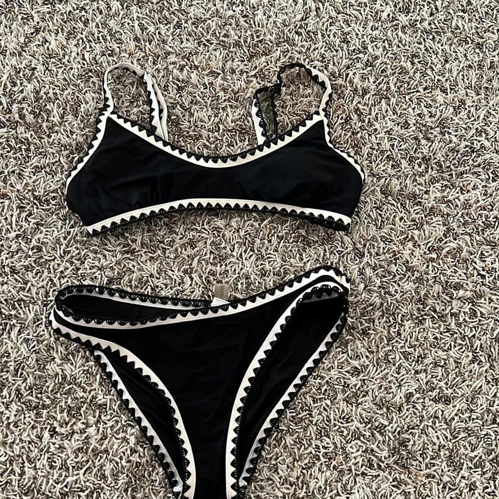 Black and white bikini set